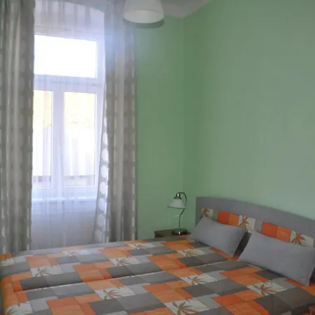No 28 Zahradni 43 *