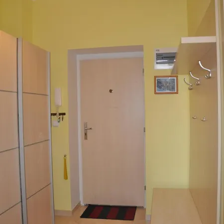 No 28 Zahradni 43 *